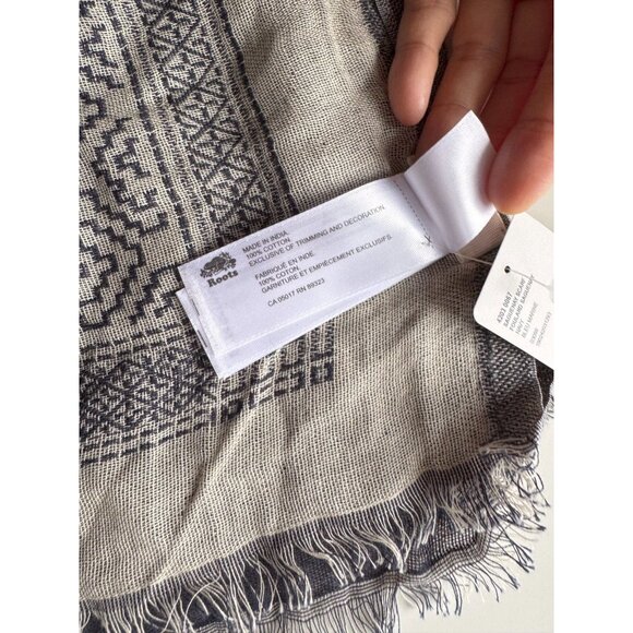 NWT ROOTS Saguenay Geometric Print Cotton Gauze 79" x 39" Rectangle Scarf Shawl - Picture 8 of 9